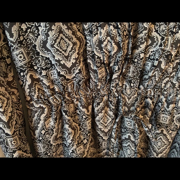 Black, white and gray print Gap dress - Picture 5 of 6